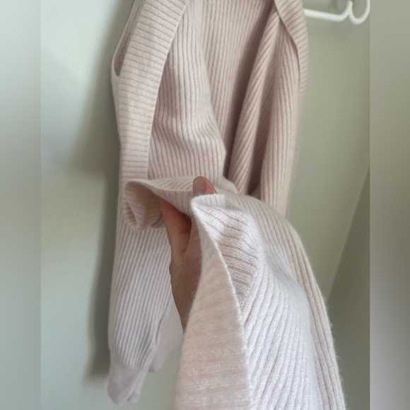 J Brand Mackenzie 100% Cashmere Cold-Shoulder Sweater Size Medium Pink - Picture 9 of 10